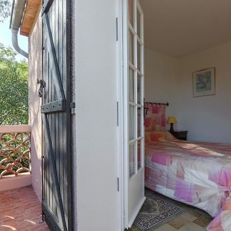 Snug Holiday Home In Bormes Les Mimosas With Pool Exteriör bild