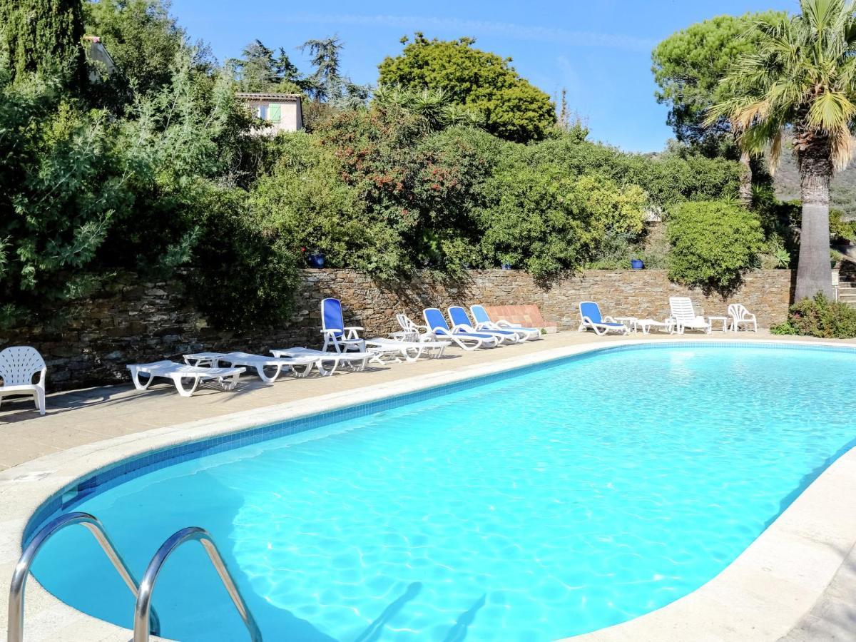 Snug Holiday Home In Bormes Les Mimosas With Pool Exteriör bild