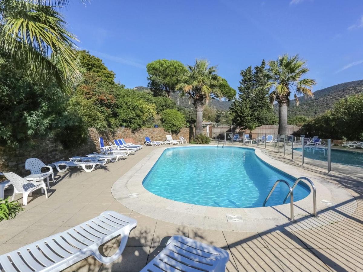 Snug Holiday Home In Bormes Les Mimosas With Pool Exteriör bild