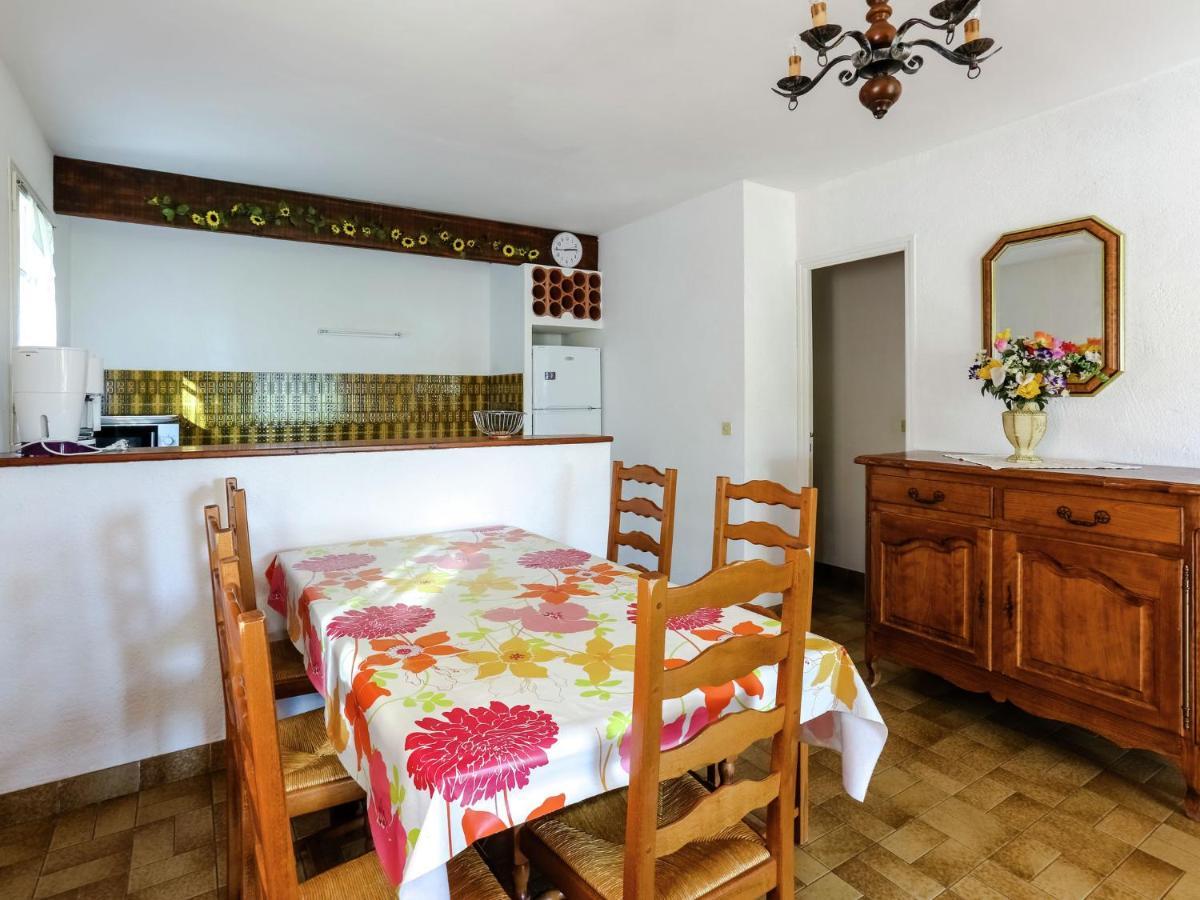 Snug Holiday Home In Bormes Les Mimosas With Pool Exteriör bild