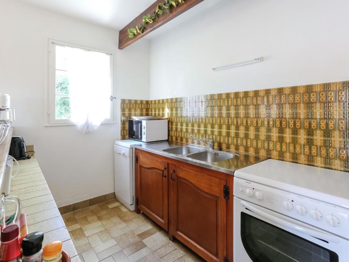 Snug Holiday Home In Bormes Les Mimosas With Pool Exteriör bild