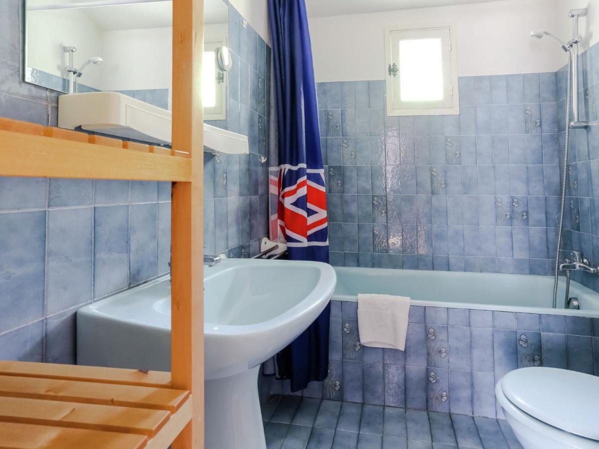 Snug Holiday Home In Bormes Les Mimosas With Pool Exteriör bild