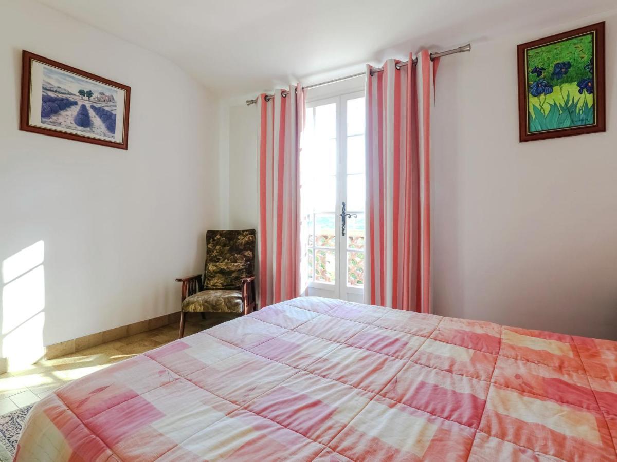 Snug Holiday Home In Bormes Les Mimosas With Pool Exteriör bild