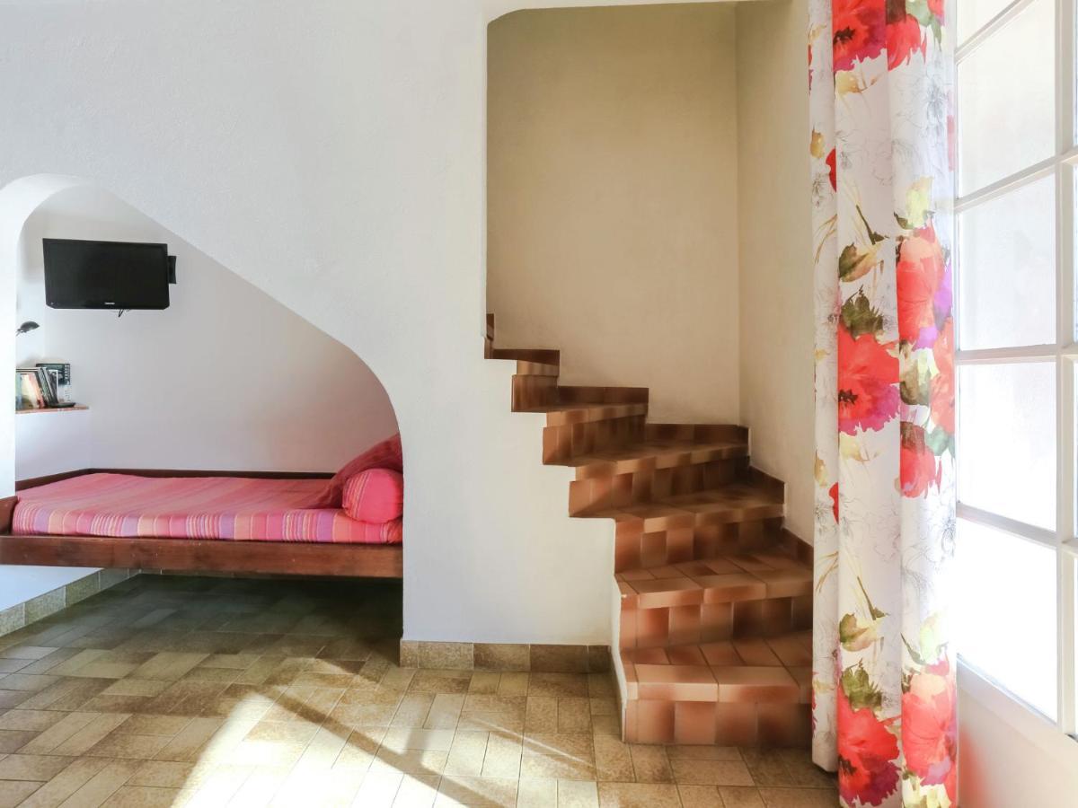 Snug Holiday Home In Bormes Les Mimosas With Pool Exteriör bild
