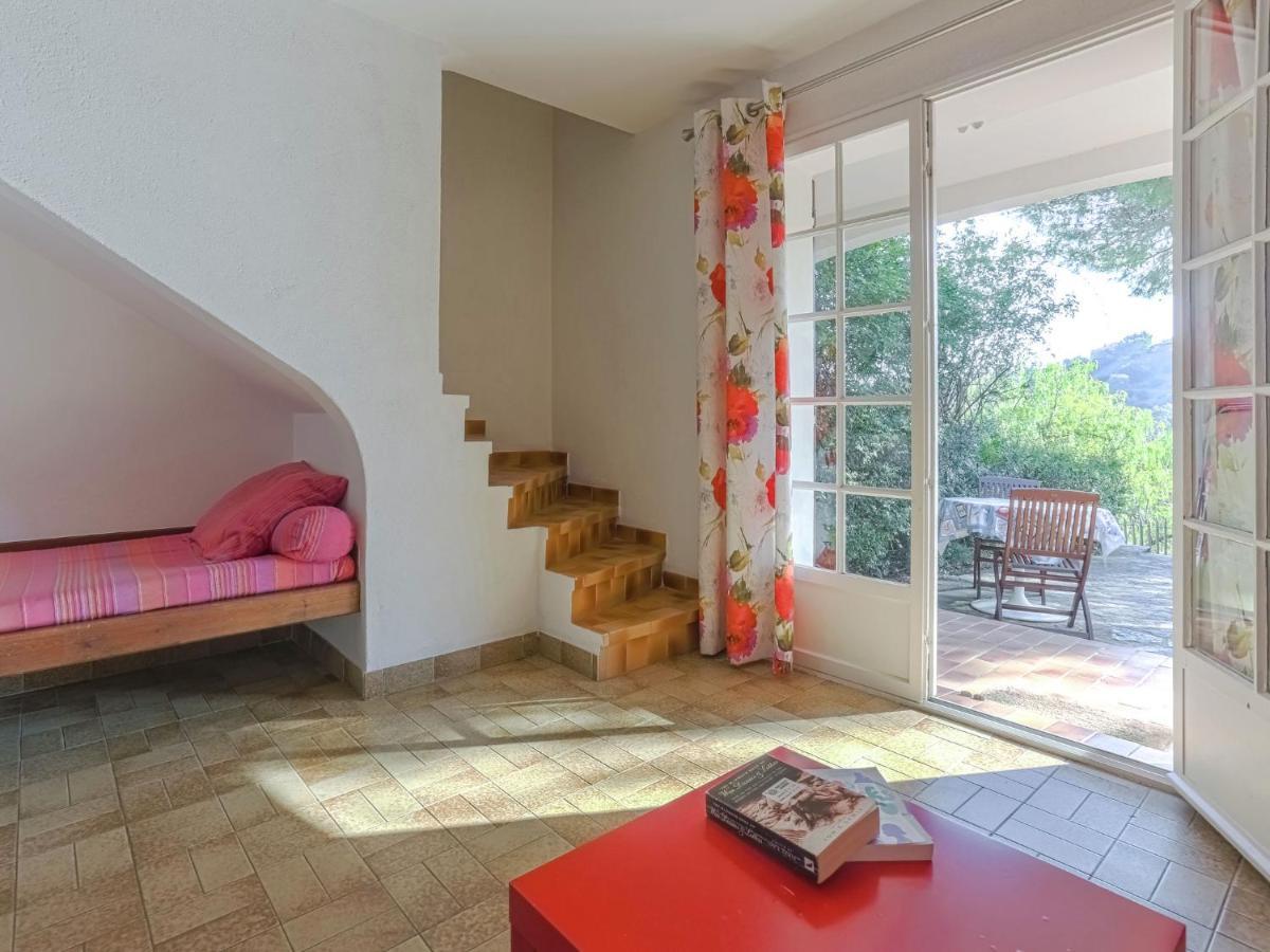 Snug Holiday Home In Bormes Les Mimosas With Pool Exteriör bild