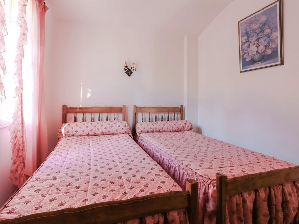 Snug Holiday Home In Bormes Les Mimosas With Pool Exteriör bild