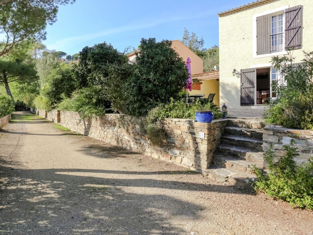 Snug Holiday Home In Bormes Les Mimosas With Pool Exteriör bild